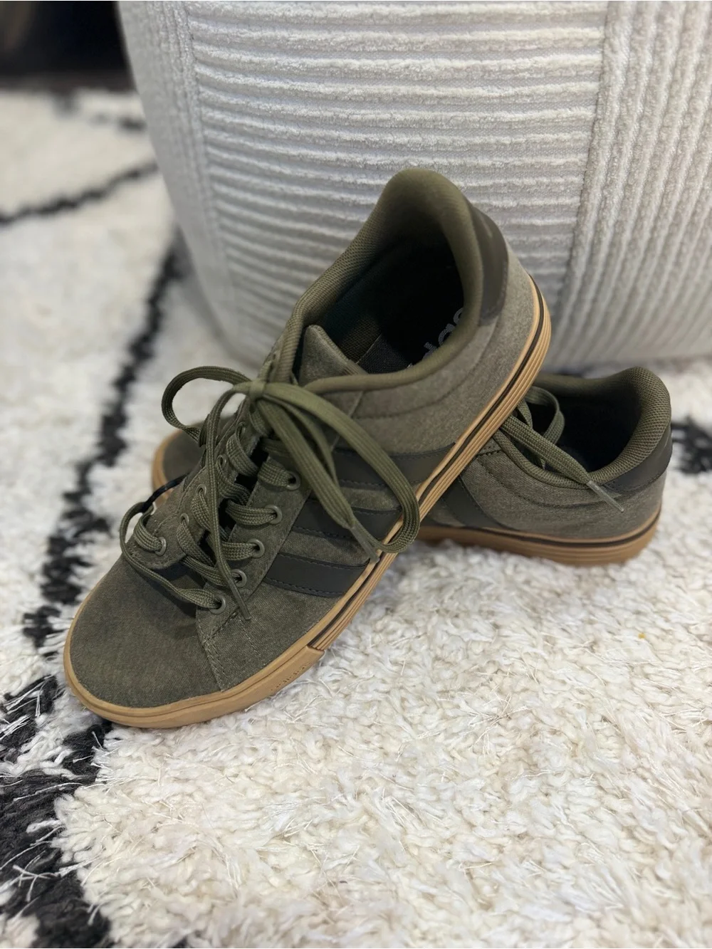 adidas Daily 4.0 Shoes Olive Strata Shadow Gum Size 9.5 Mens IF4494